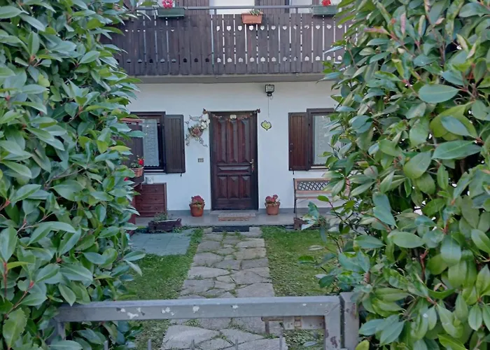 Au Petit Bonheur Bed & Breakfast 3*